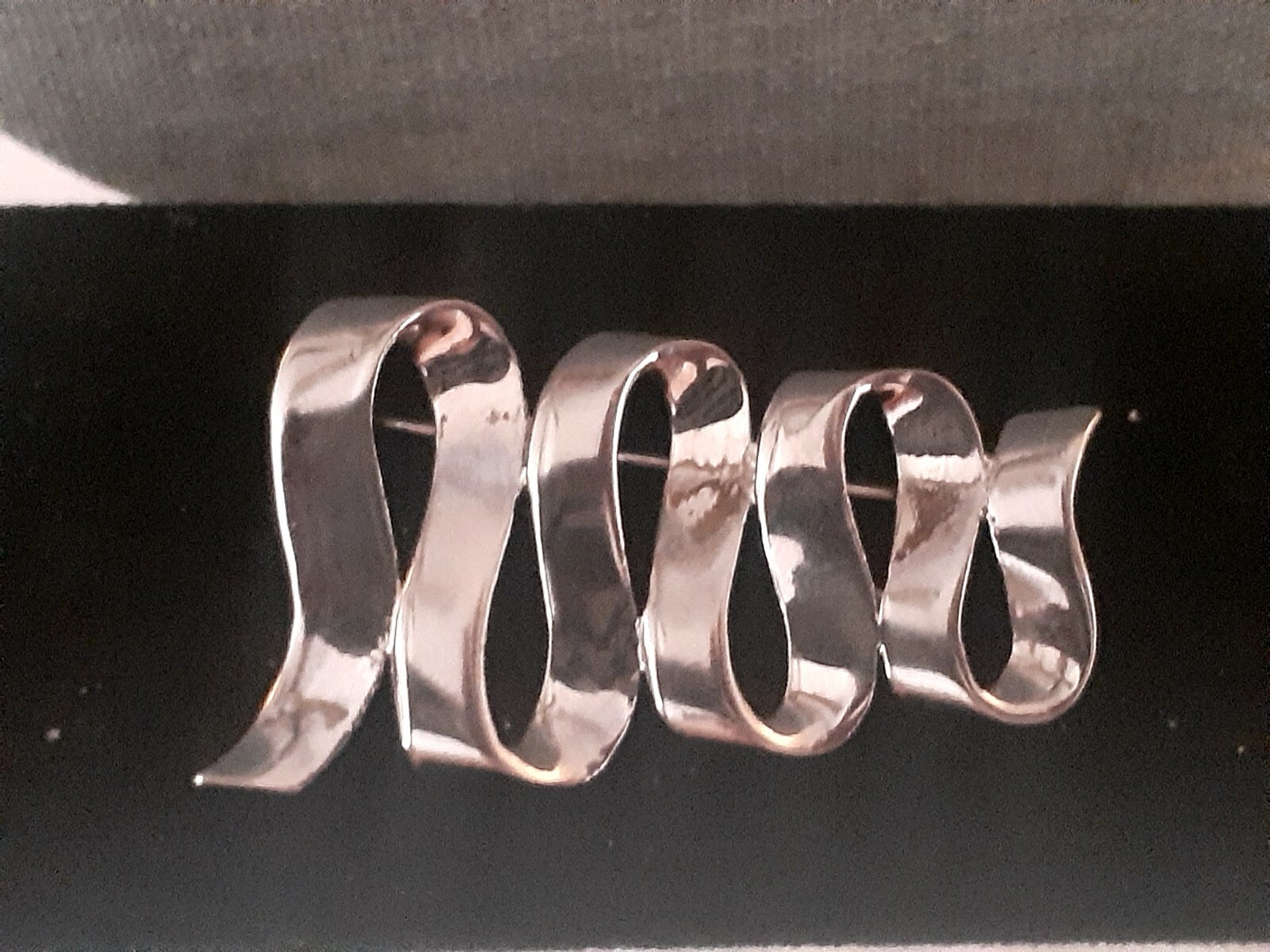Vintage M Jent polished silvertone Swirl ribbon design Brooch/pin