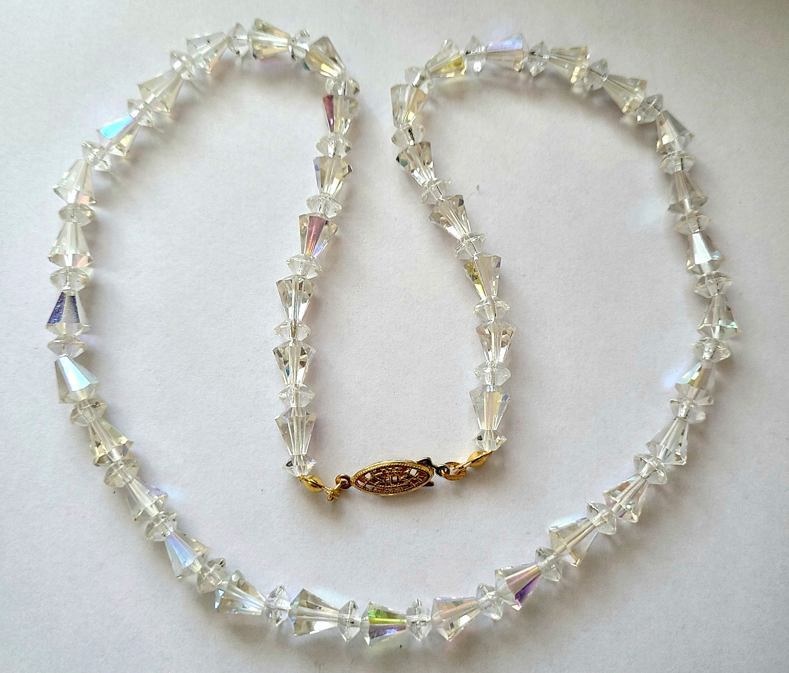 VINTAGE STUNNING AURORA BOREALIS FACETED GLASS NECKLACE CLASP SIGNED: G. SILVER