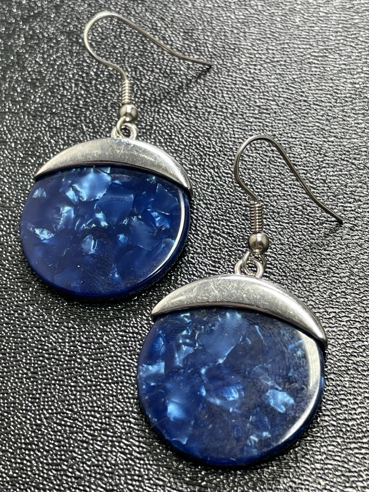 Vintage 1.8” Blue Marbled Lucite Silver Tone Metal Dangle Earrings