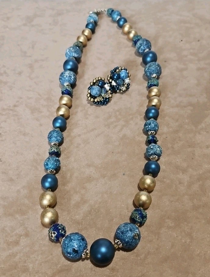 VINTAGE BEADED 14.5″ NECKLACE IN BLUES AND GOLD WITH MATCHING CLIP EARRINGS