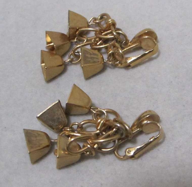 Fun! Four Articulated Dangling Cow Bells Vtg Gold Tone Clip Earrings 1-7/8”