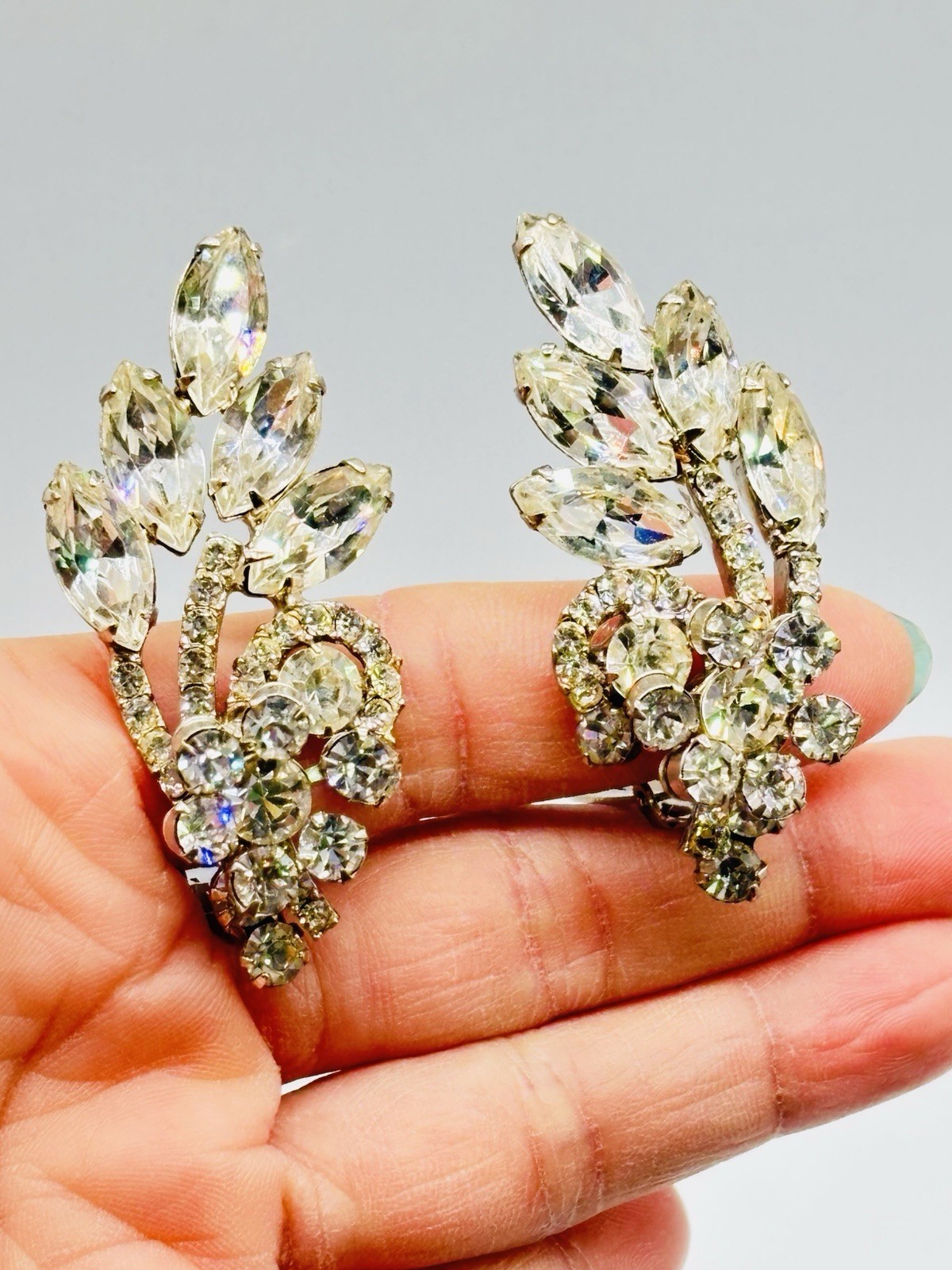 Vtg JULIANA Clear Glass Rhinestone 3D Flower Leaf Clip On Earrings