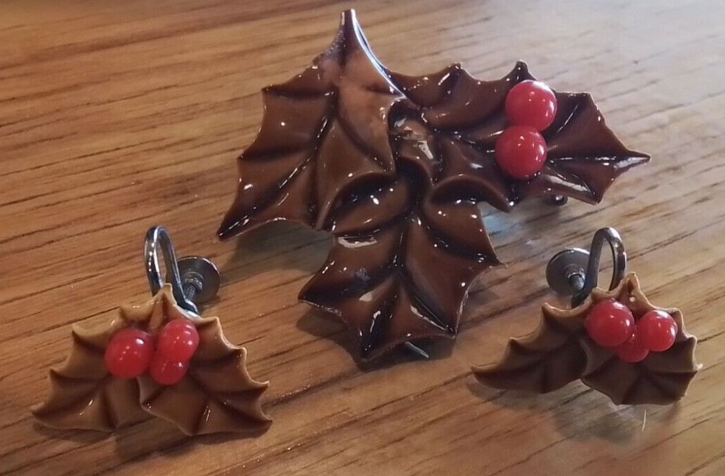 Vintage Holly Christmas Brooch Pin and earings set collectable