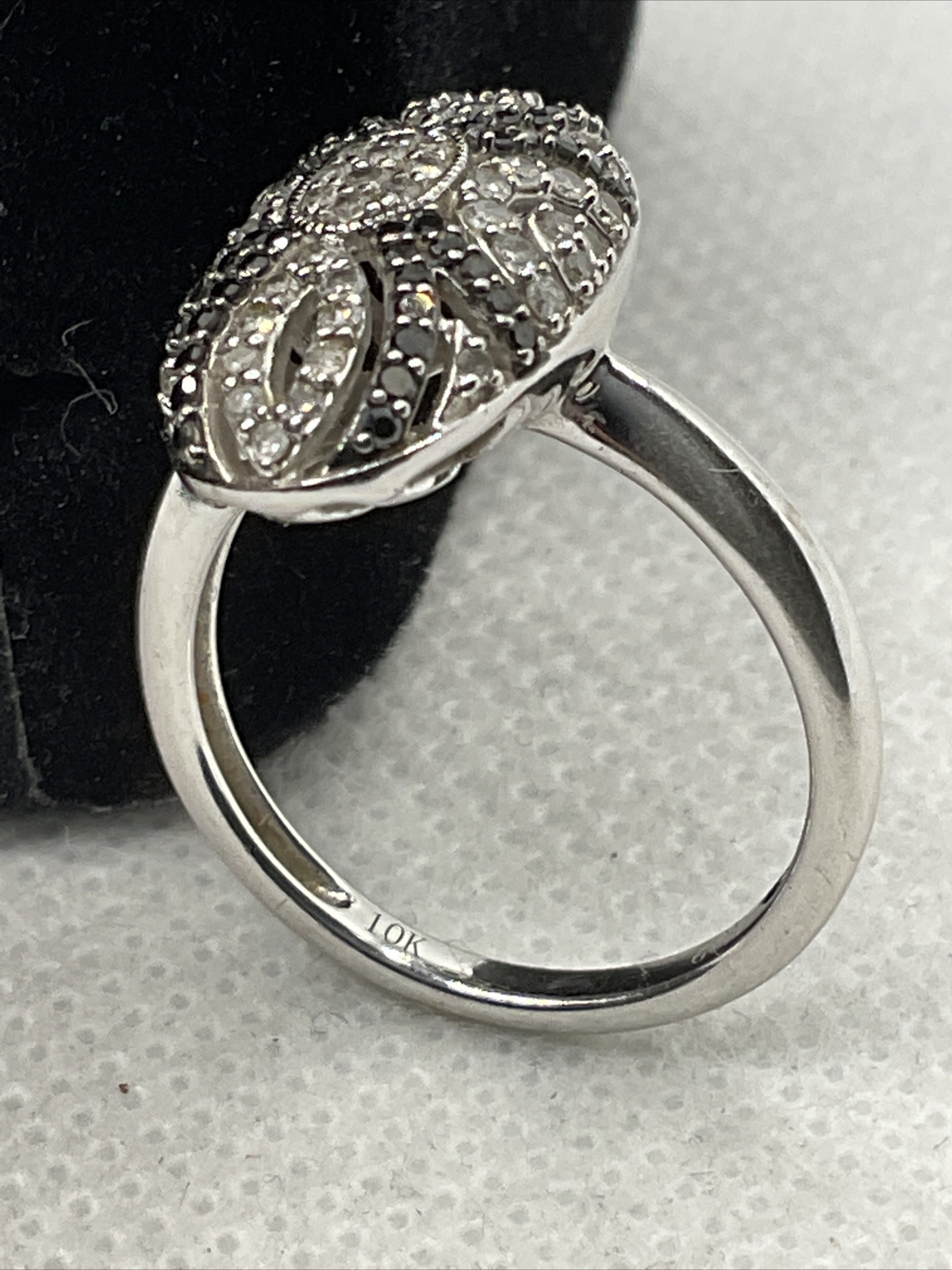 VINTAGE Solid 10K White Gold Black & White Diamonds DOME Style Ladies Ring 4gr.