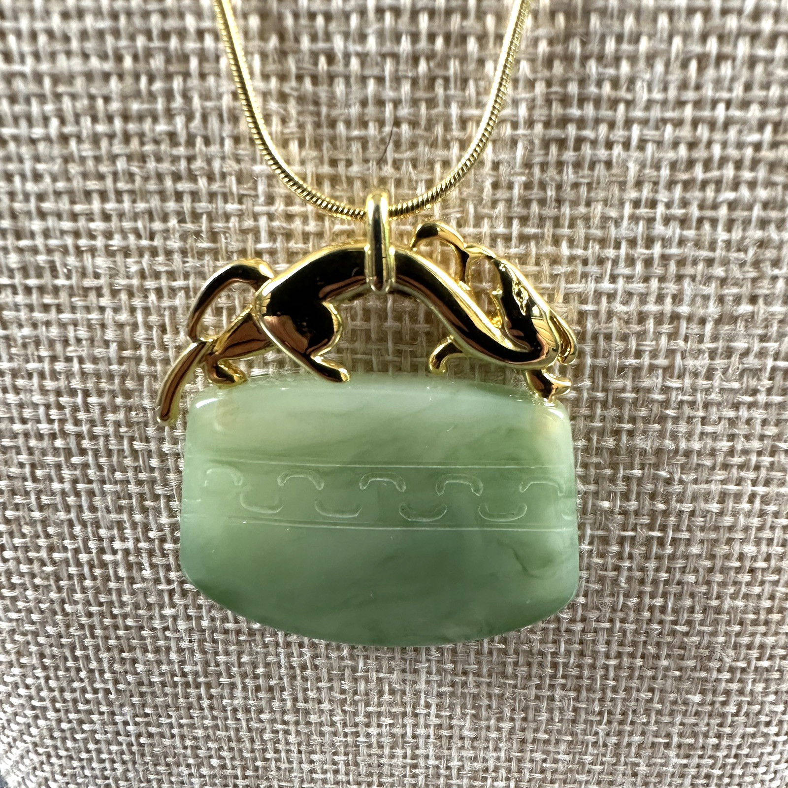Vintage Necklace Pendant Green Acrylic Gold Tone Panther Cat 30″ Purse