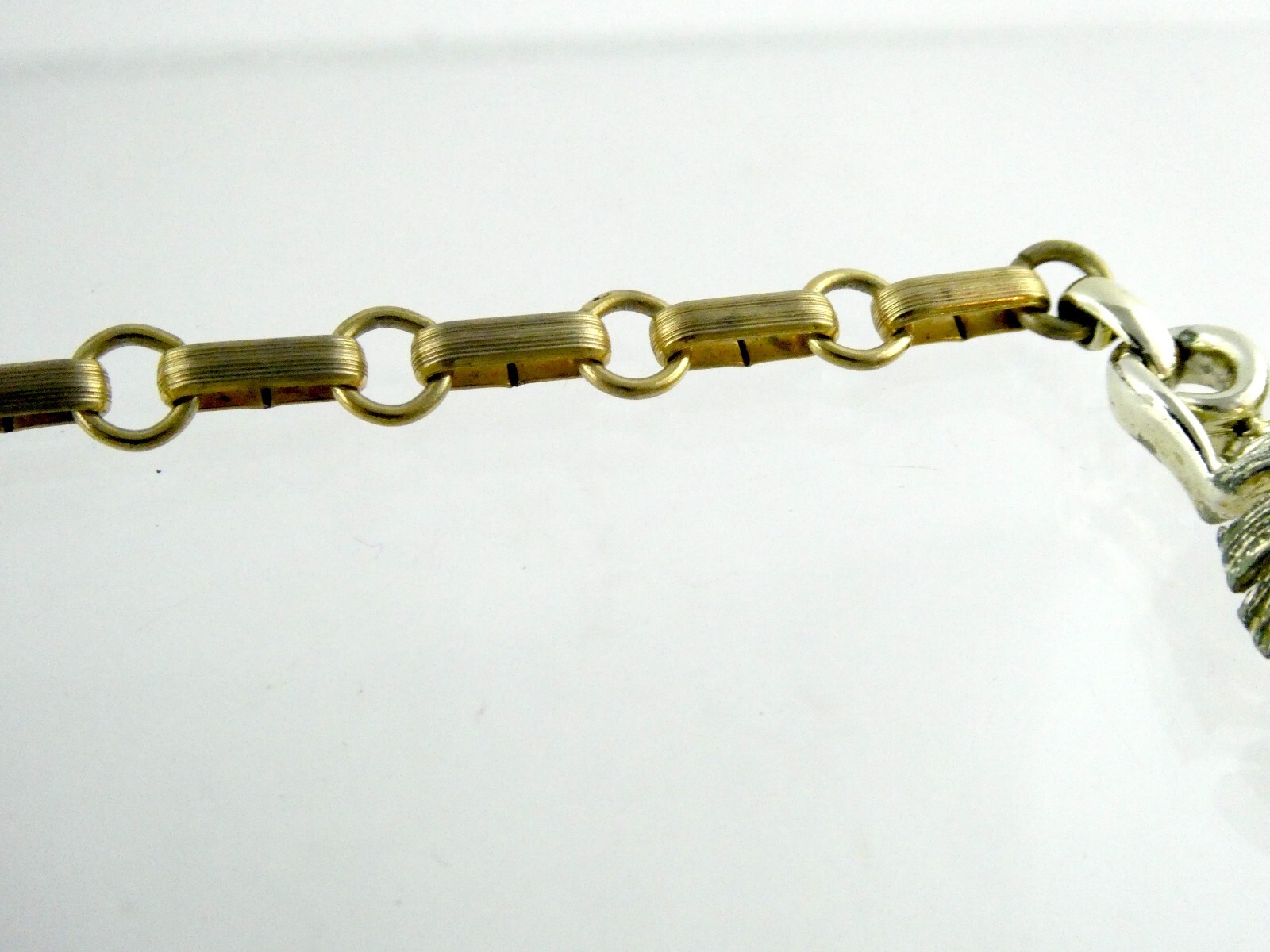 Vintage Designer Lisner Pale Gold Tone Metals Leaves Statement Necklace 16.5 In
