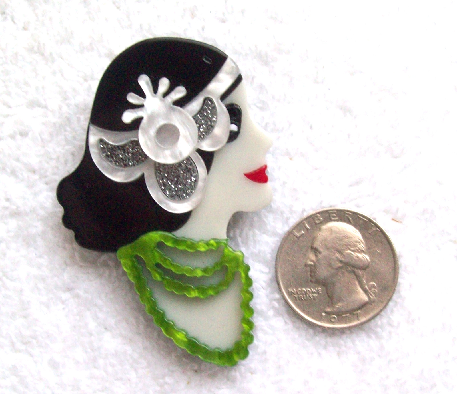 Vintage Fashion Lady with Green Necklace Layered Acrylic Pin or Brooch – NWOT