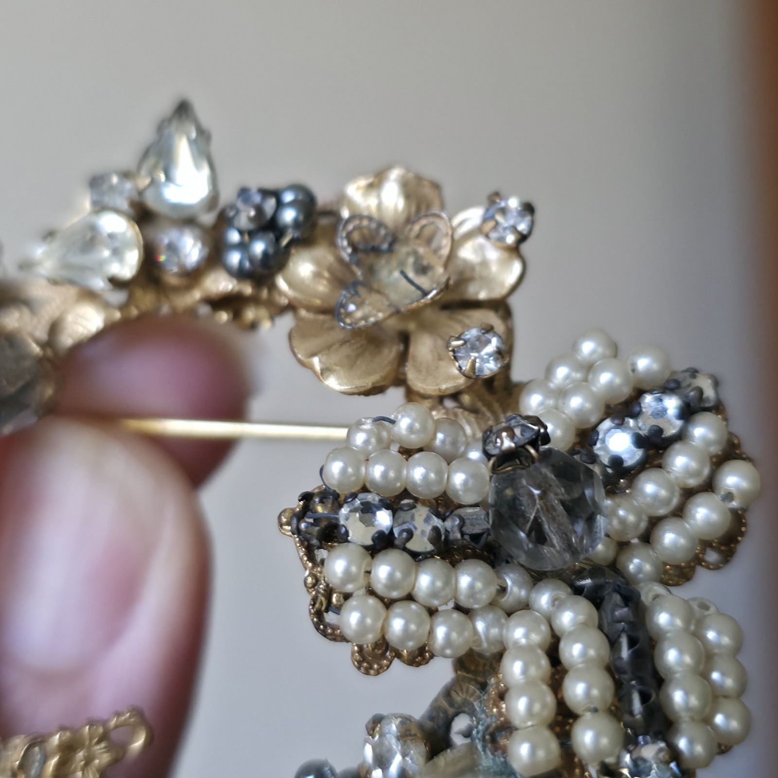 Vinatge Original By Robert Brooch Faux Pearl Gray Smokey Stones Gold Tone READ