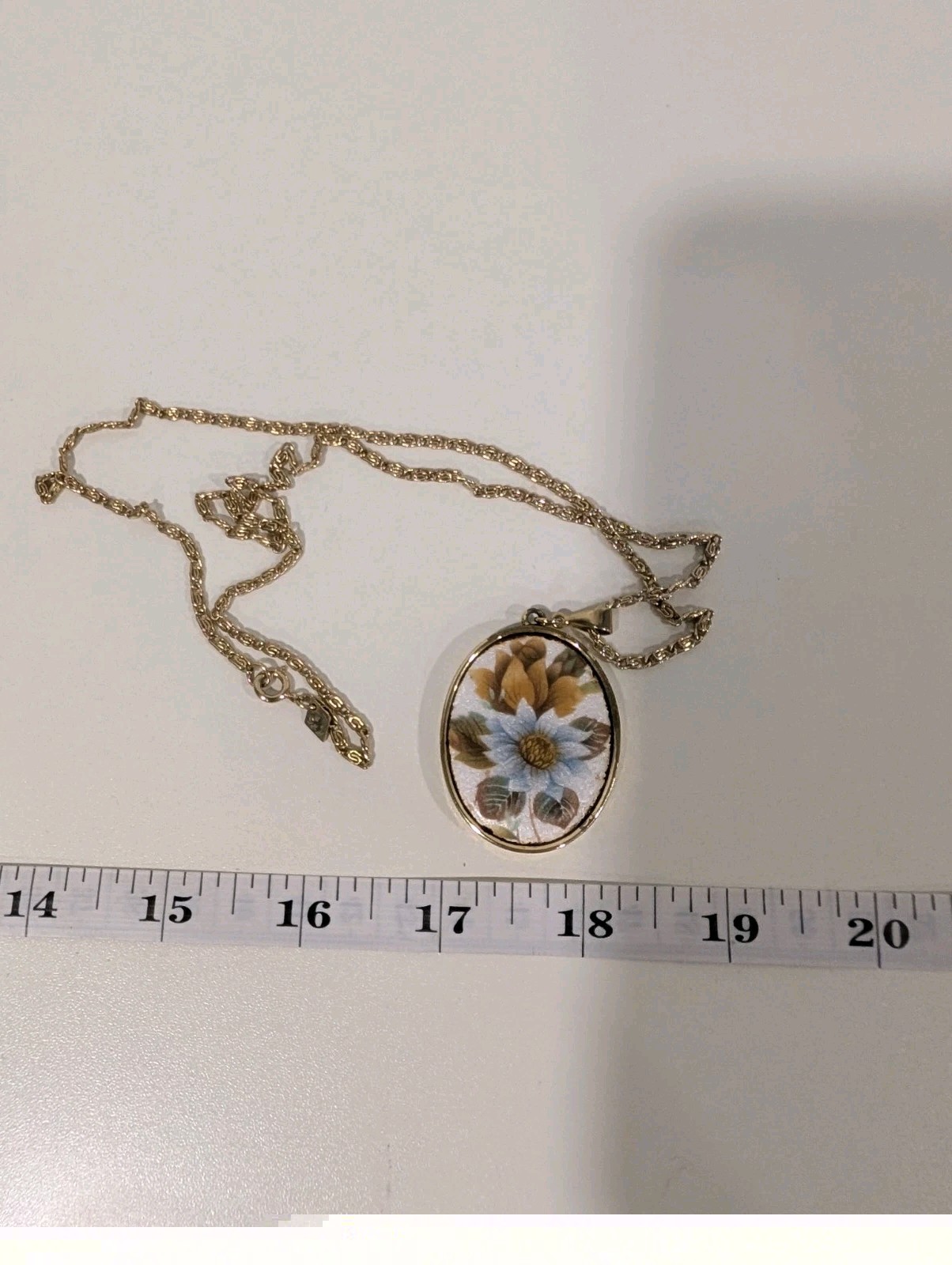 Vintage 1978 Sarah Coventry Spring Bouquet Gold Tone Flower Pendant Necklace
