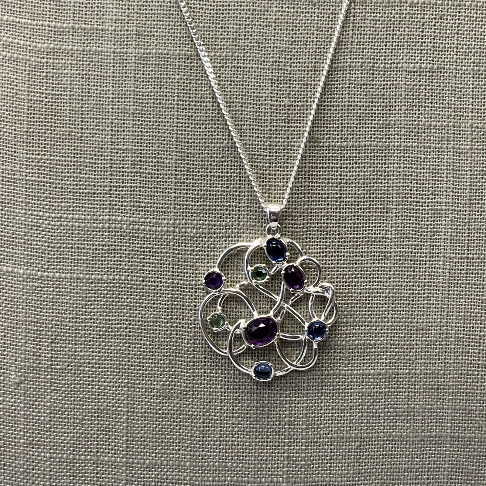 Modern avon NRT purple and blue glass tone swirl necklace in silver tone