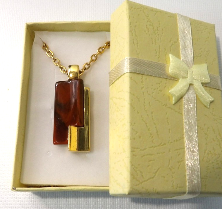 Crown Trifari Lucite Tortoise Modernist Pendant 16″ Necklace Gold Tone