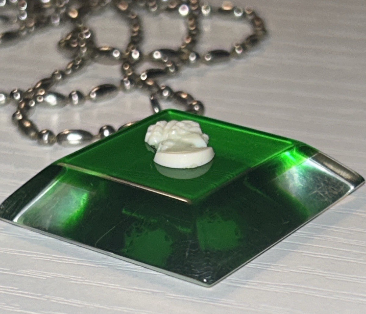 Green Lucite Geometric Cameo Pendant Necklace 24” Mod Art Statement Vintage 80’s