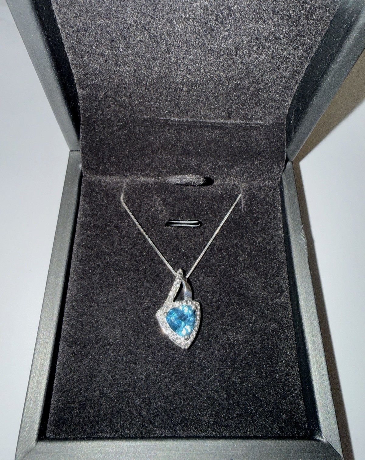 Trillion Cut Blue Topaz Pendant 8 x 8mm and Necklace 18″ Sterling Silver 925 NIB