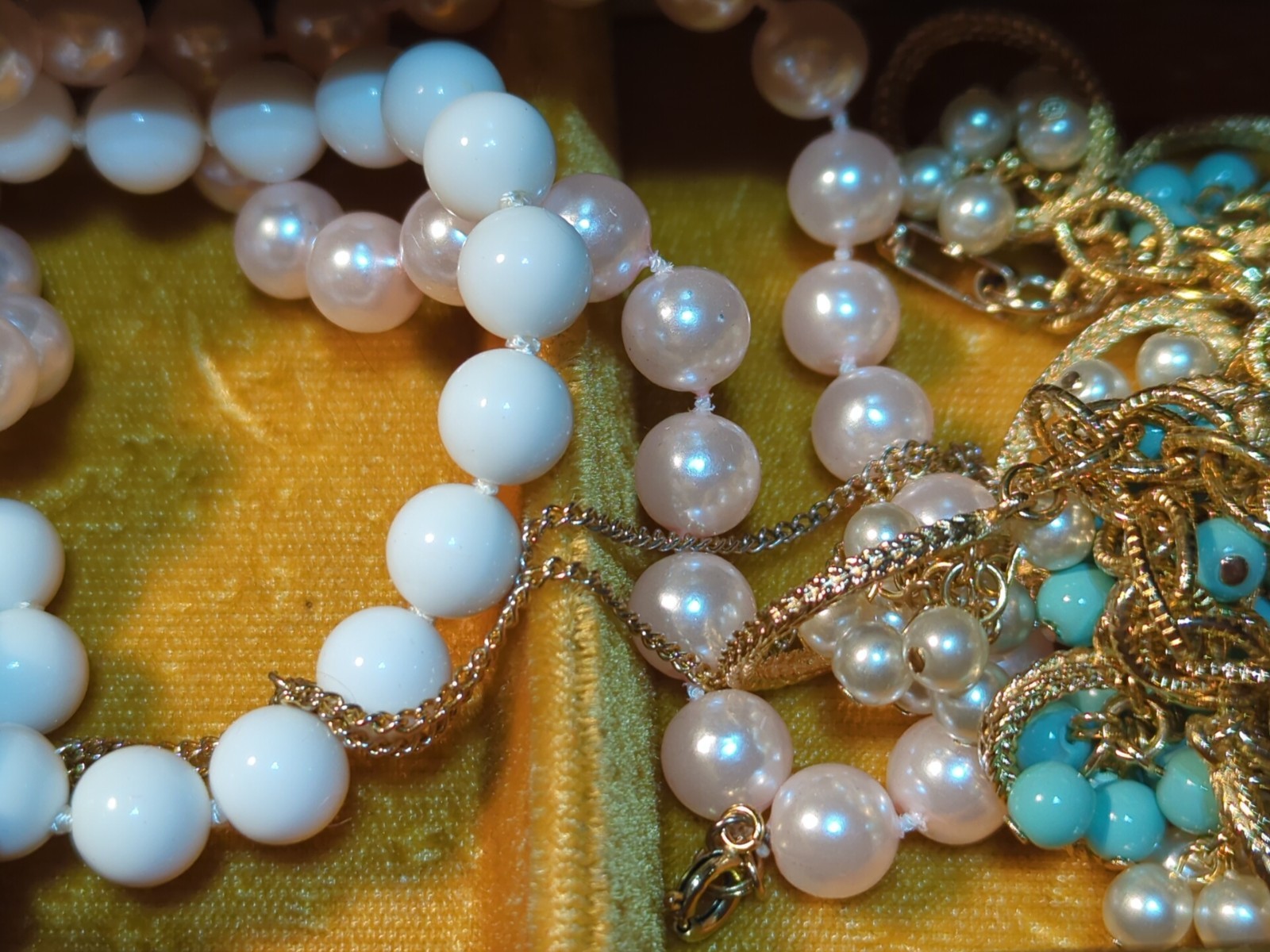 Vintage Mele Retro Gold Case Full Costume Jewelry