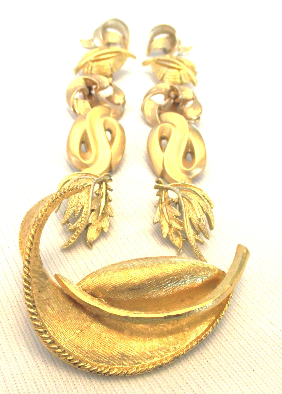 Vtg Signed Gold Tone Brooch & 5 Pair Clip on Earrings 1 Pr Trifari &1 Pr Monet