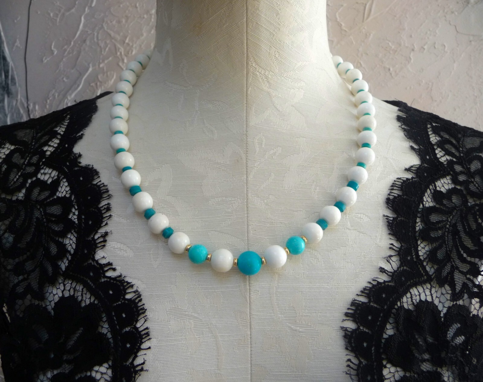 GORGEOUS VINTAGE 14K GENUINE WHITE CORAL TURQUOISE BEADED STATEMENT NECKLACE!