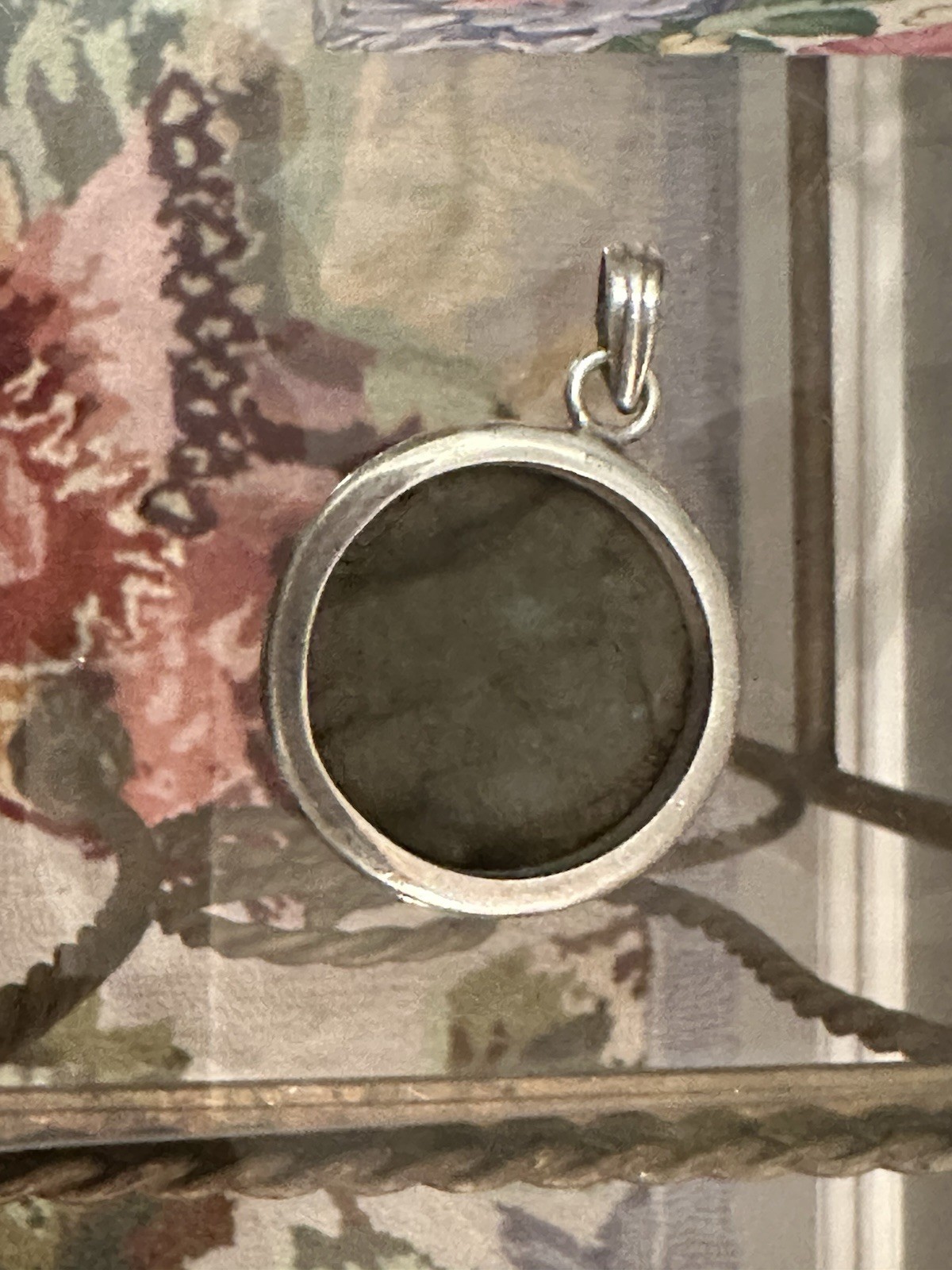 Beautiful Vintage 925 Sterling Silver Nephrite Jade Round Pendant 1 1/4”