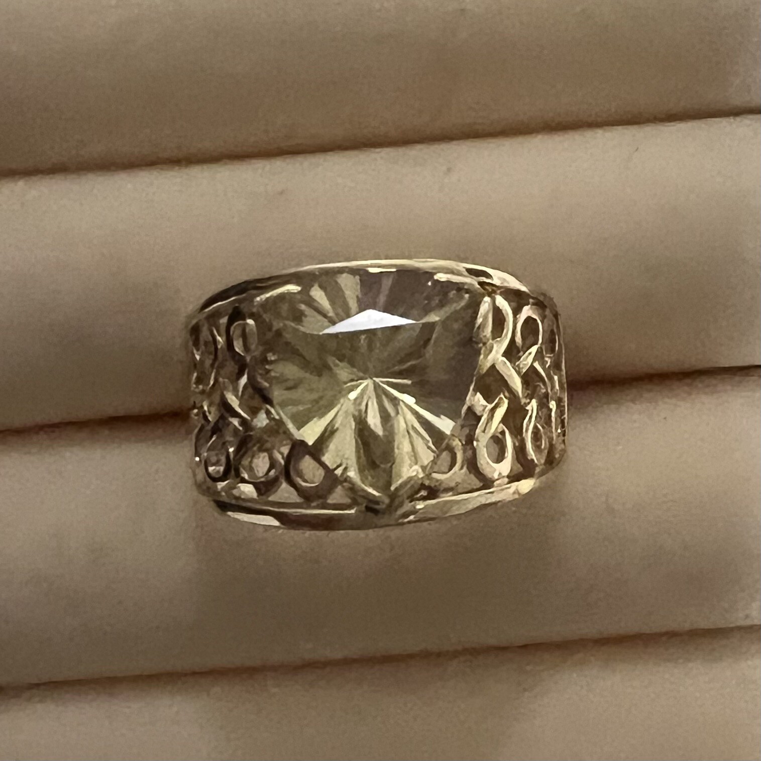 Vintage 14 Karat Yellow Gold Celtic Knot Natural Golden Beryl Ring Size 8.25