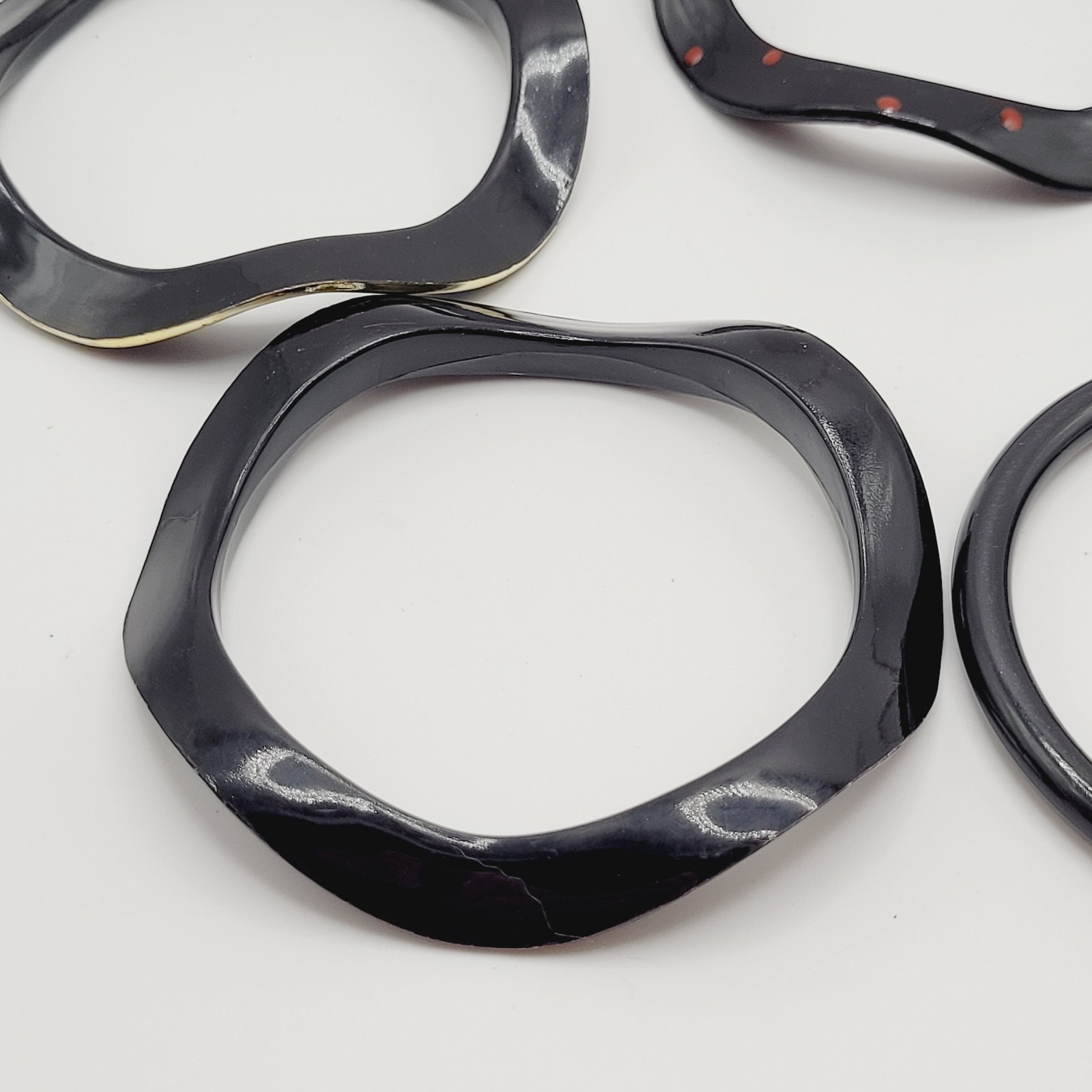 5 Black Color Different Shape Size Bangle Bracelet Retro Style Vintage 1980s