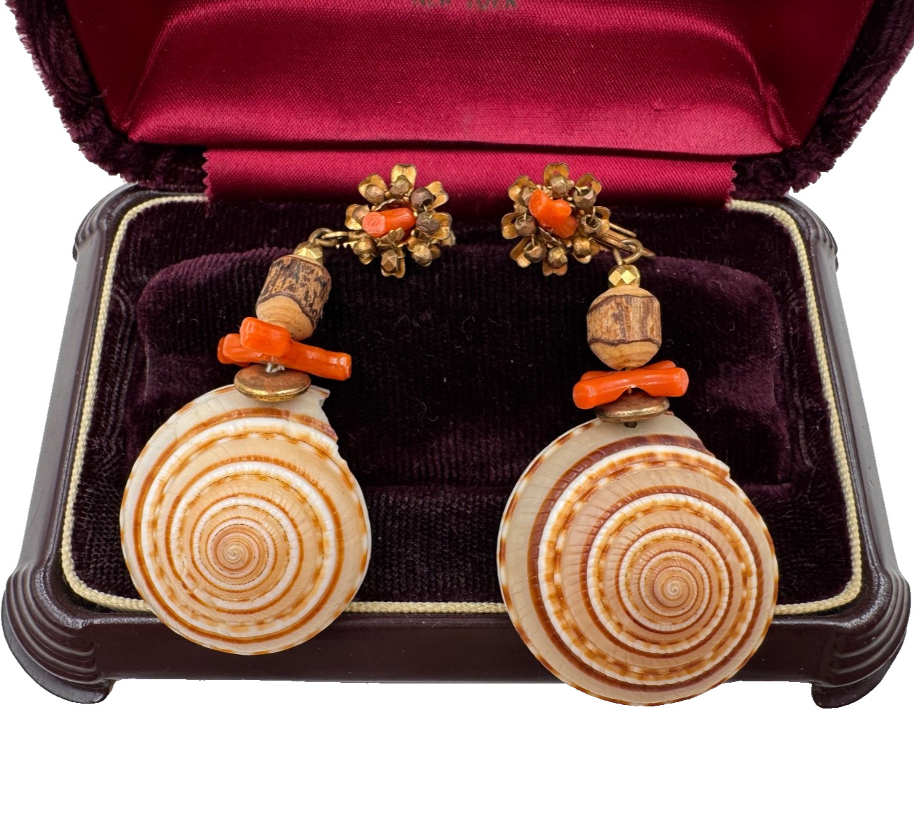 MIRIAM HASKELL SIGNED EXTREMELY RARE CORAL CHANDELIER EARRINGS SEASHELLS SCREW B