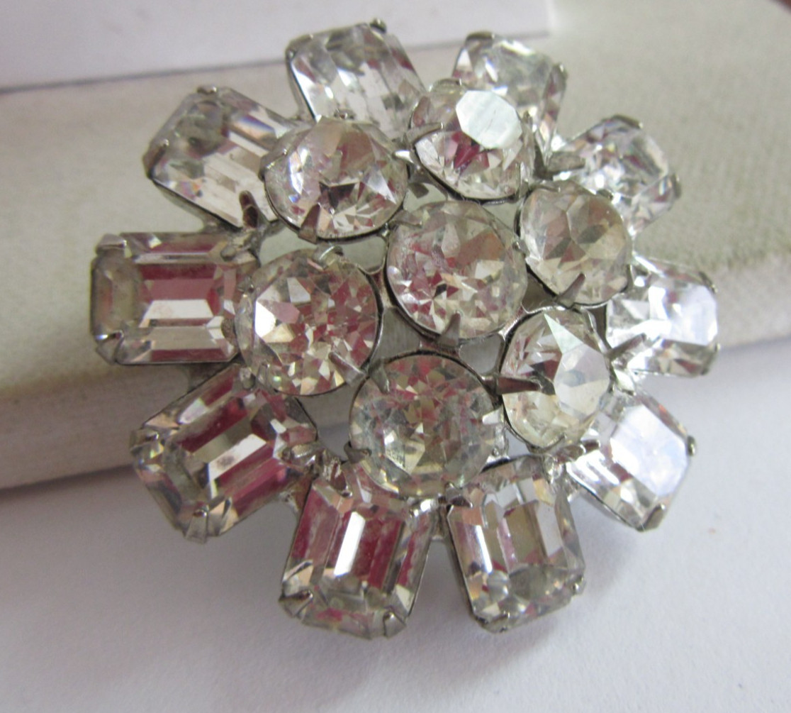 Vintage Weiss silver tone prongset white round and emerald cut rhinestone pin