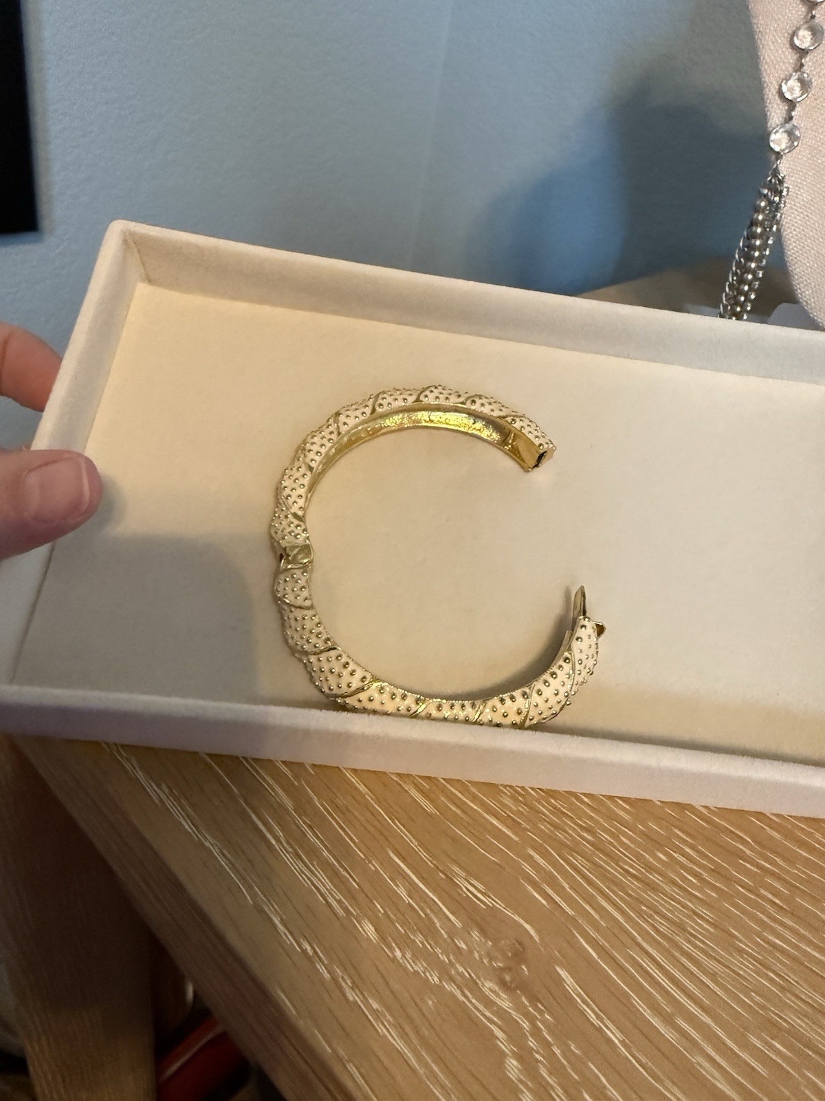 Vintage Lilly Pulitzer Ivory Enamel And Gold Tone Clasp Bangle Bracelet