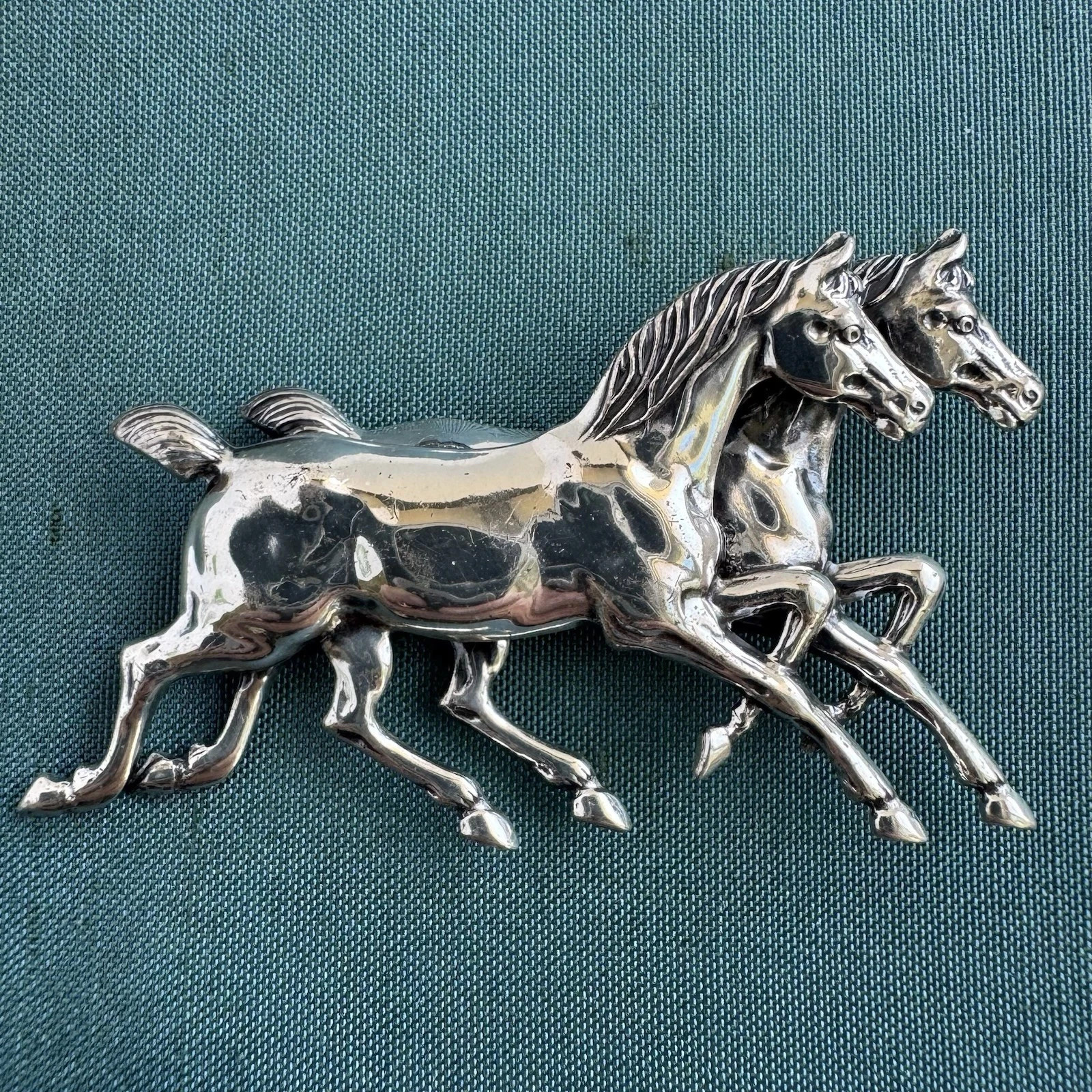 2 Vintage Beau Sterling Running Race Arabian Horses Brooch Equestrian 8.04g