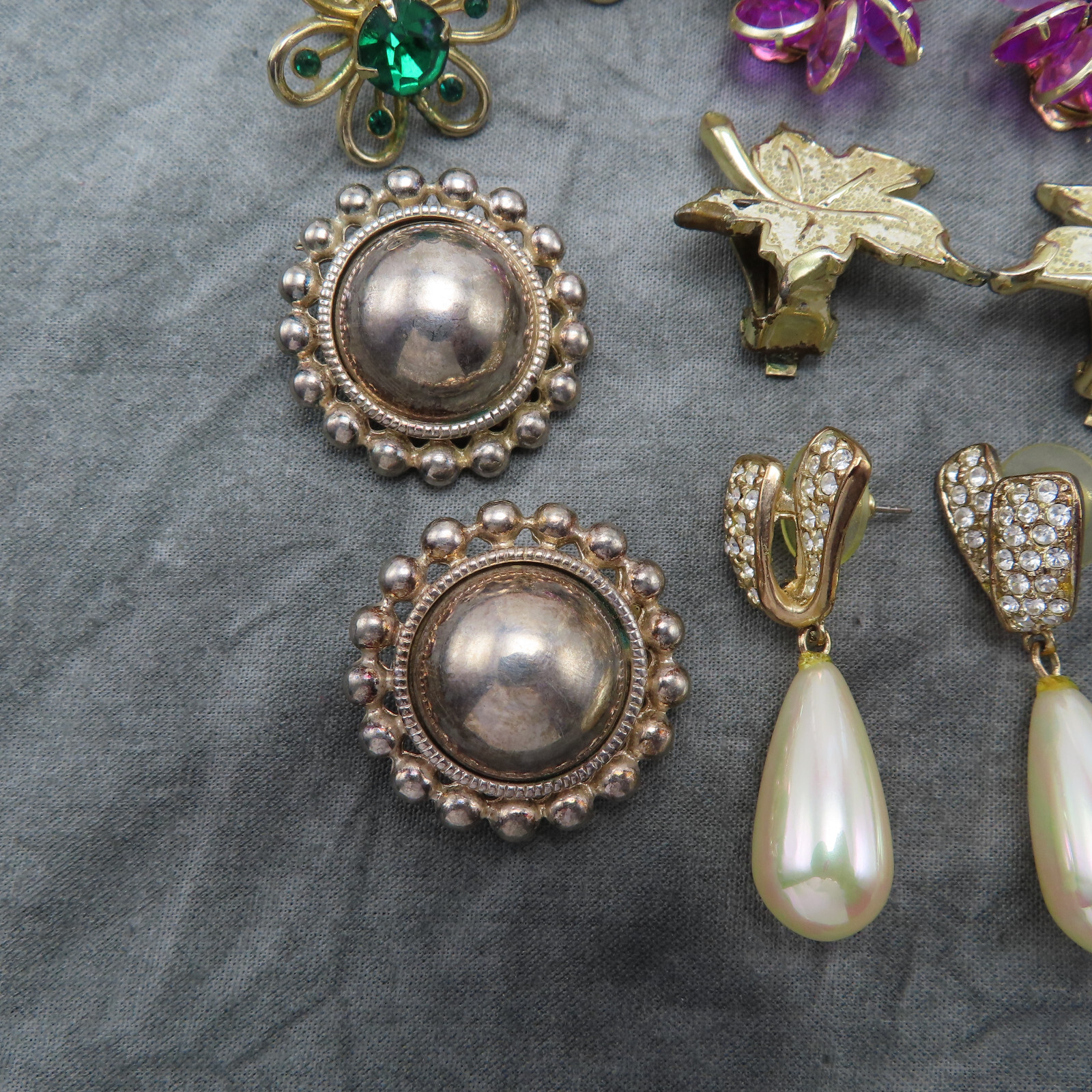 6 Pair Earrings Vintage Signed Purple Green Rhinestone White Leaf Pearl Lot 84c