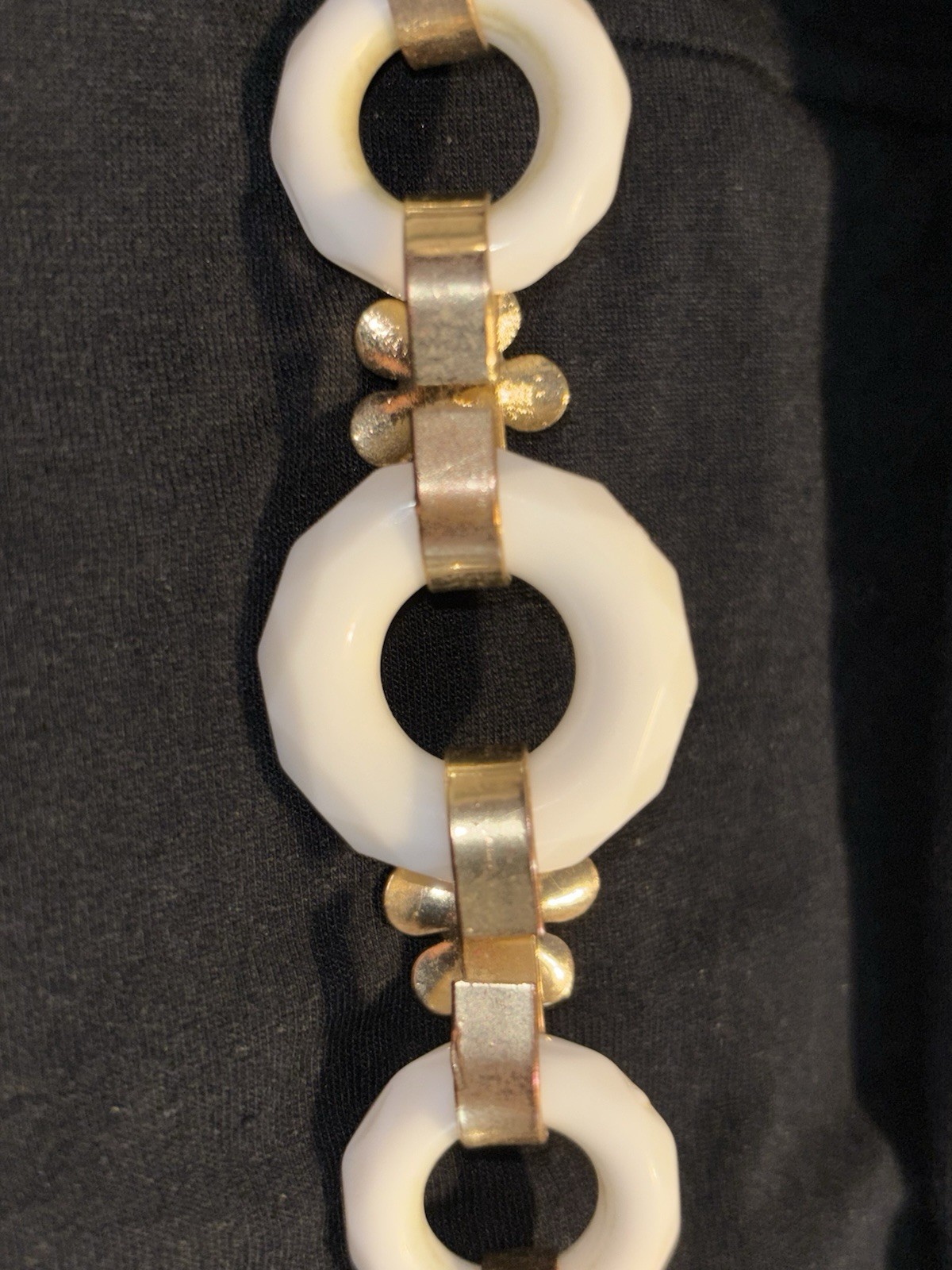 1990’s Vintage White Golden Flowers Bracelet Lobster Claw Faux Pearl Jewelry