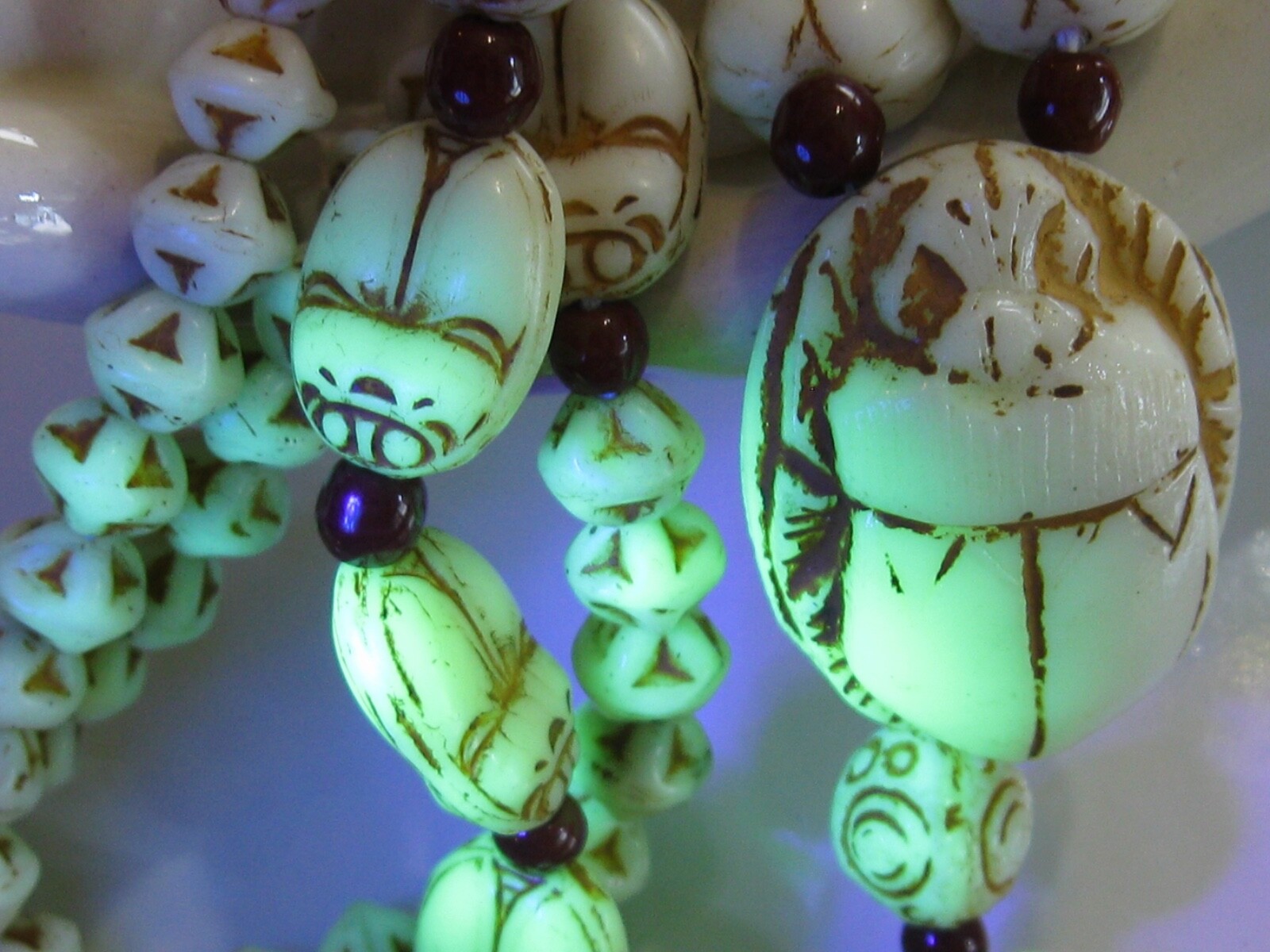 ANTIQUE NEIGER BROTHERS 1920s EGYPTIAN ART DECO URANIUM GLASS BEADED NECKLACE