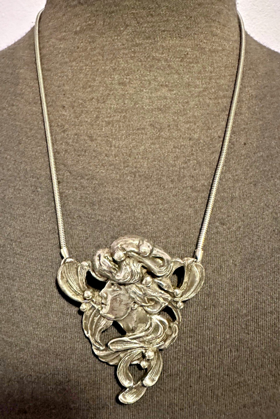 Vintage Art Nouveau W. Kerr American Beauty Woman ALVA Museum pendant necklace