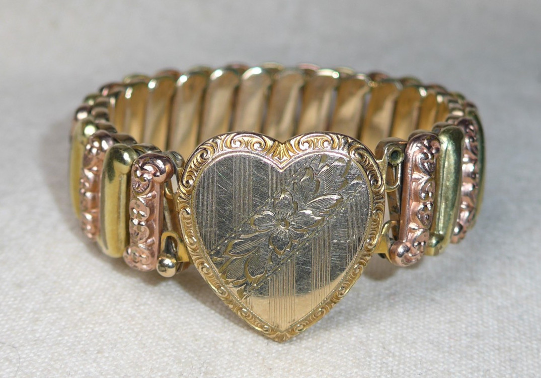 Vintage WWII LACO Sweetheart Expansion Bracelet Gold Tone Heart Locket