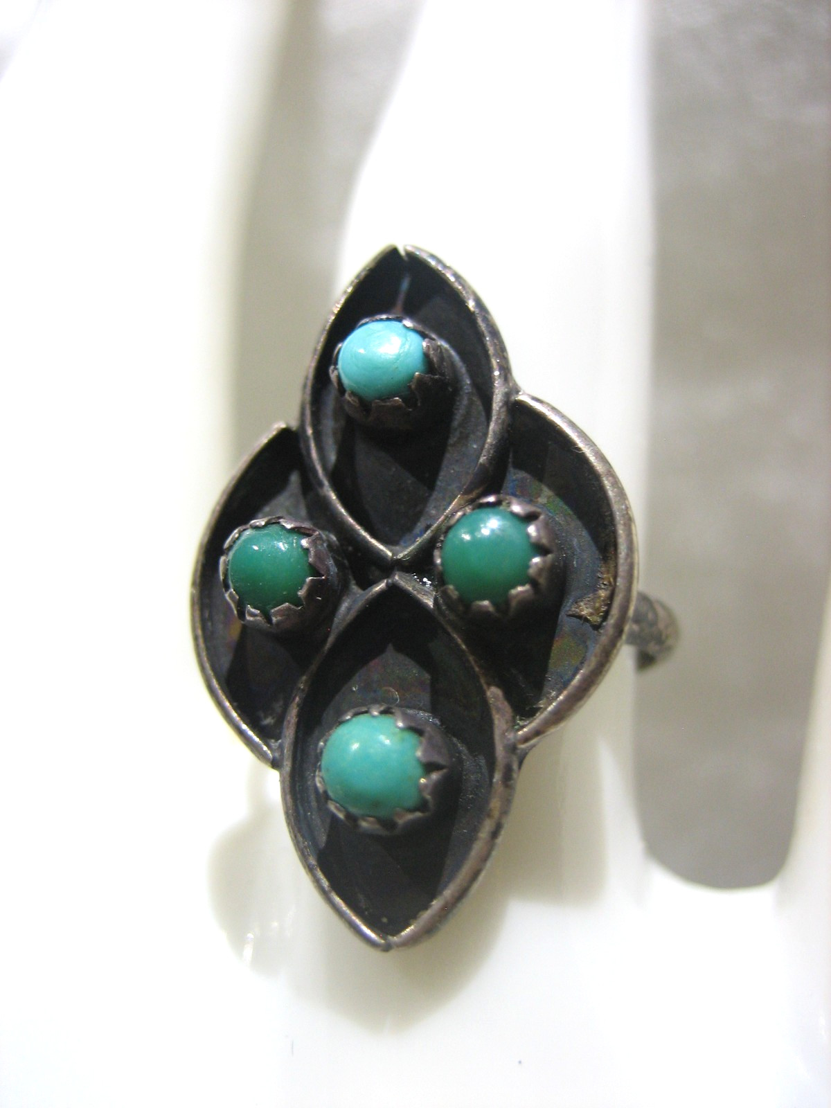 VINTAGE SOUTHWESTERN STERLING SILVER TURQUOISE BEAD RING SIZE 4.25