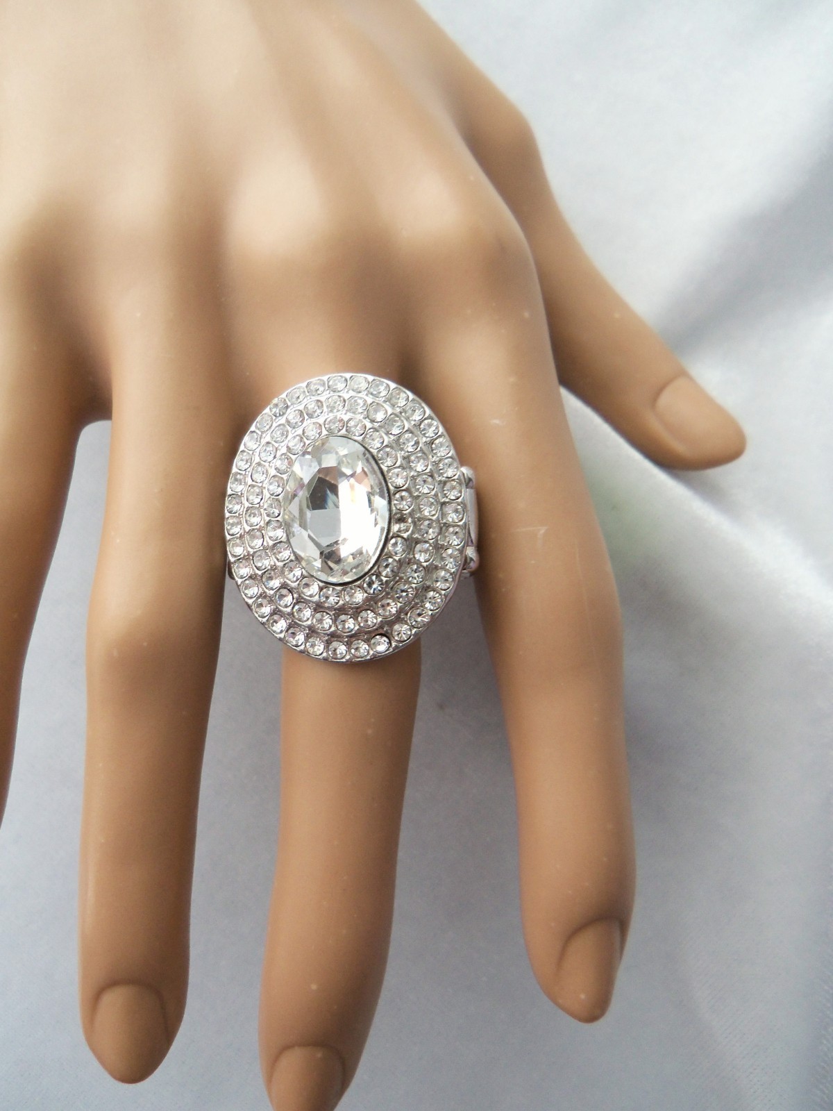 Vintage Large Center Stone Pave Crystal Rhinestone Silvertone Stretch Band Ring