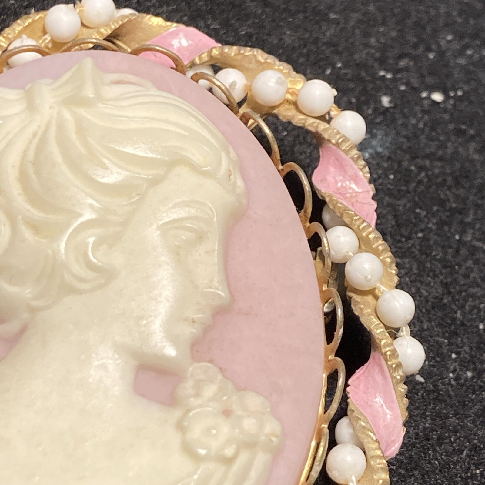 Pink ivory gold CAMEO lg BROOCH tests 12k Gold plate 2.09″ twisted metal faux