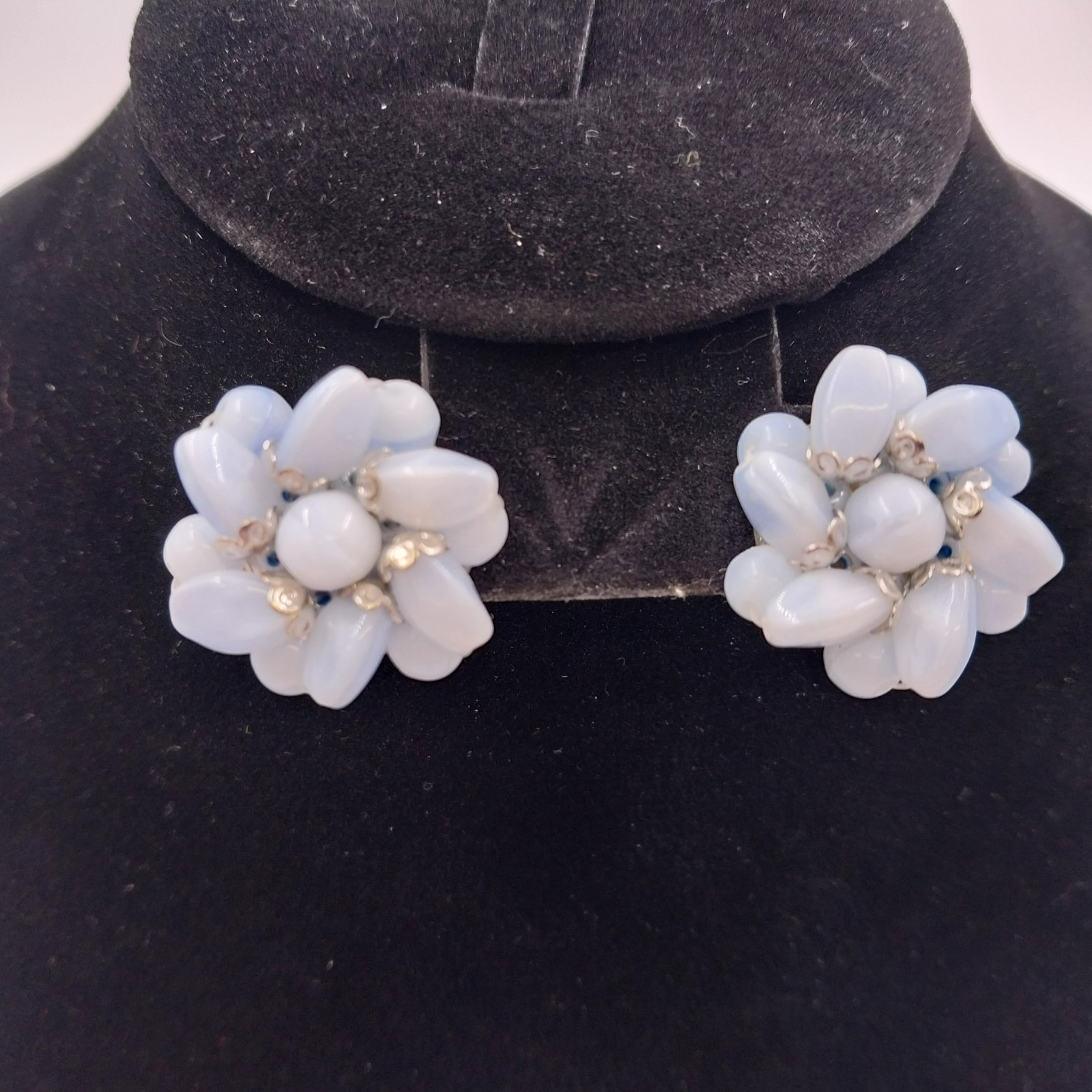 White Oval And Round Beaded with Silver Tone in Flower Shape Push Back Earrings