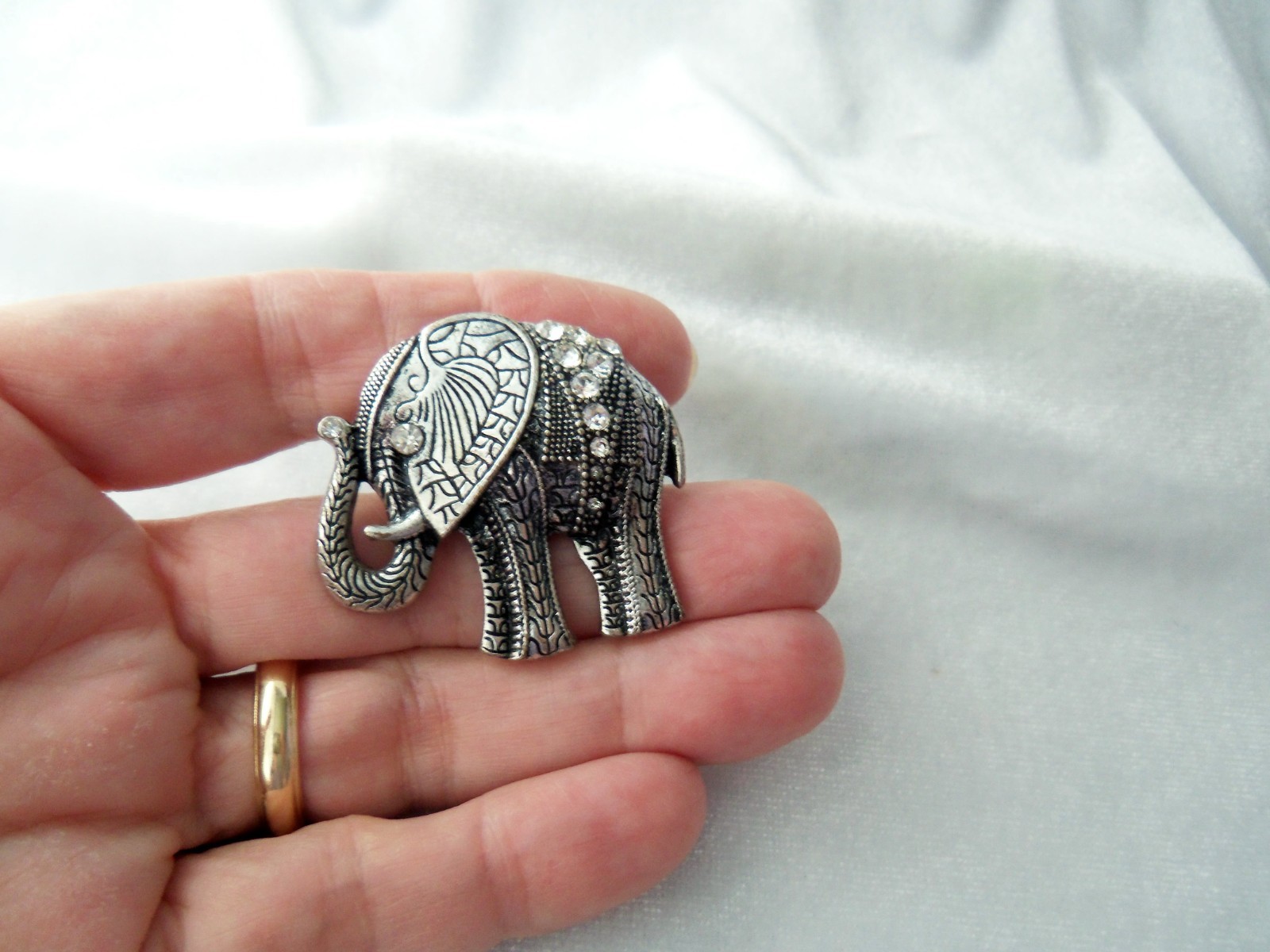 Vintage Crystal Rhinestone Accents Silverton Filigree Elephant Stretch Band Ring