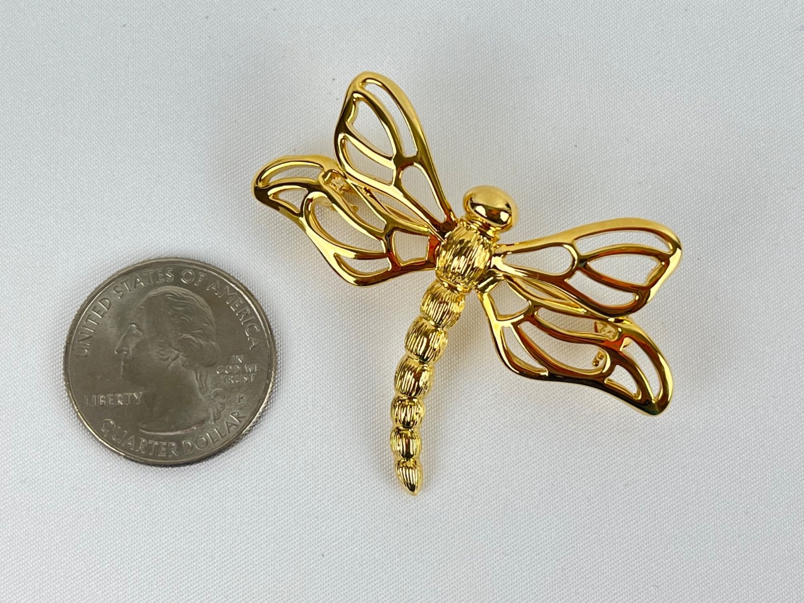 Lovely Vintage Fashion Gold Tone Wings Dragonfly Brooch Pin 1 3/4″ x 2″ Size