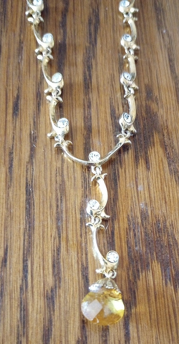 Pretty Vintage Gold Tone Yellow & Faux Diamond Rhinestone Rare Design Necklace