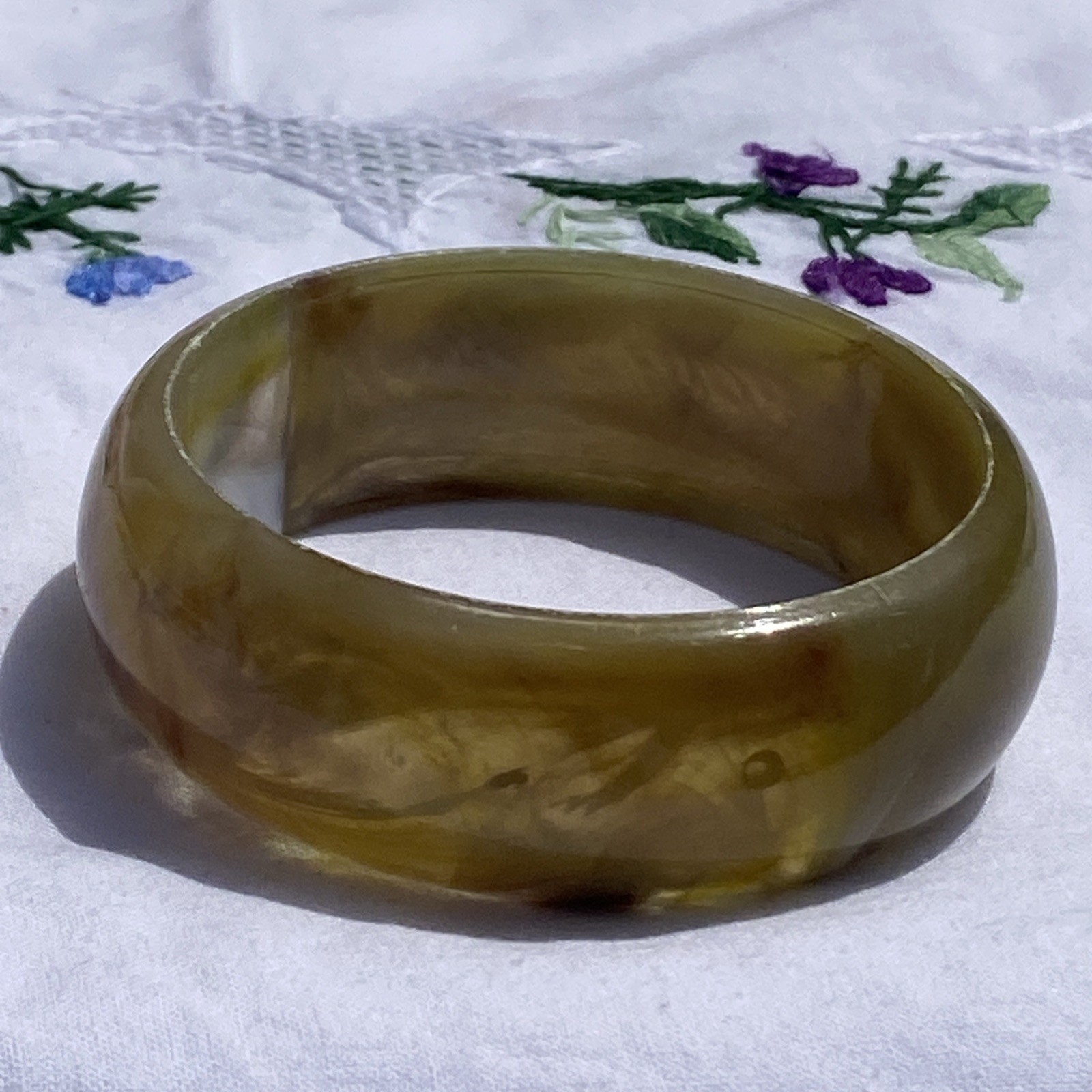 OLD HARD PLASTIC SEAM MUTED MARBLIZED SHADES OF EARTHTONES GLOW BANGLE BRACELET