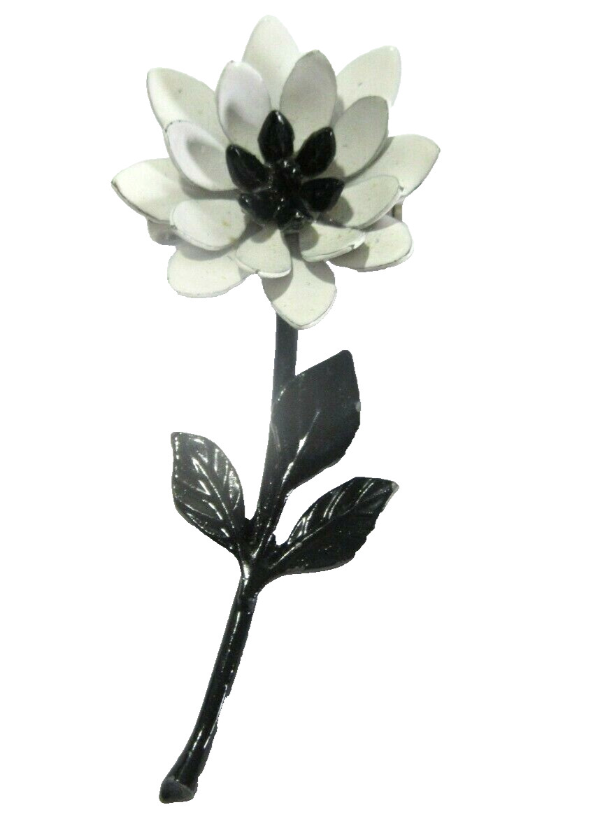 WHITE BLACK ENAMEL SMALL FLOWER PIN CUTE VINTAGE
