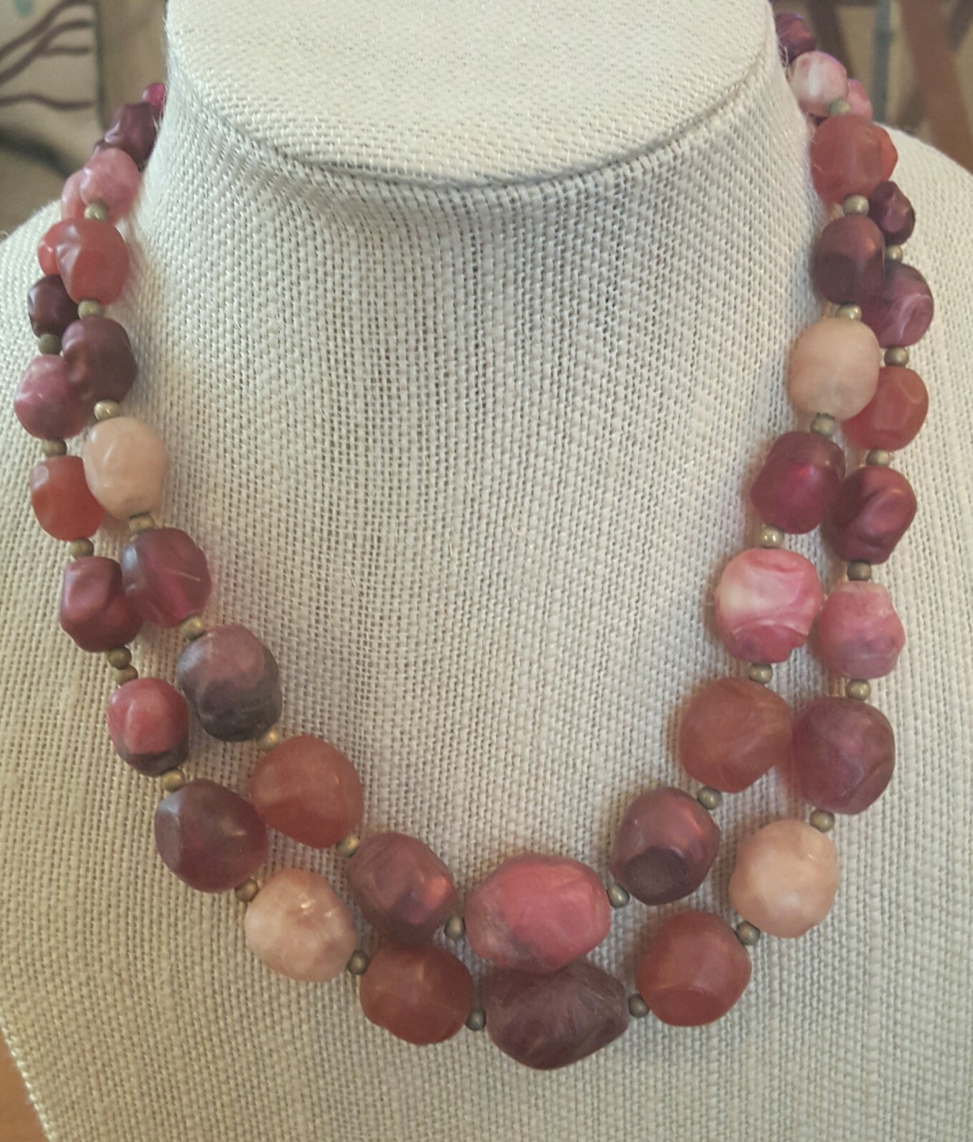 VINTAGE STUNNING CORO GOLD TONE 2 STRAND PINKS PURPLES LUCITE NECKLACE ~ SIGNED