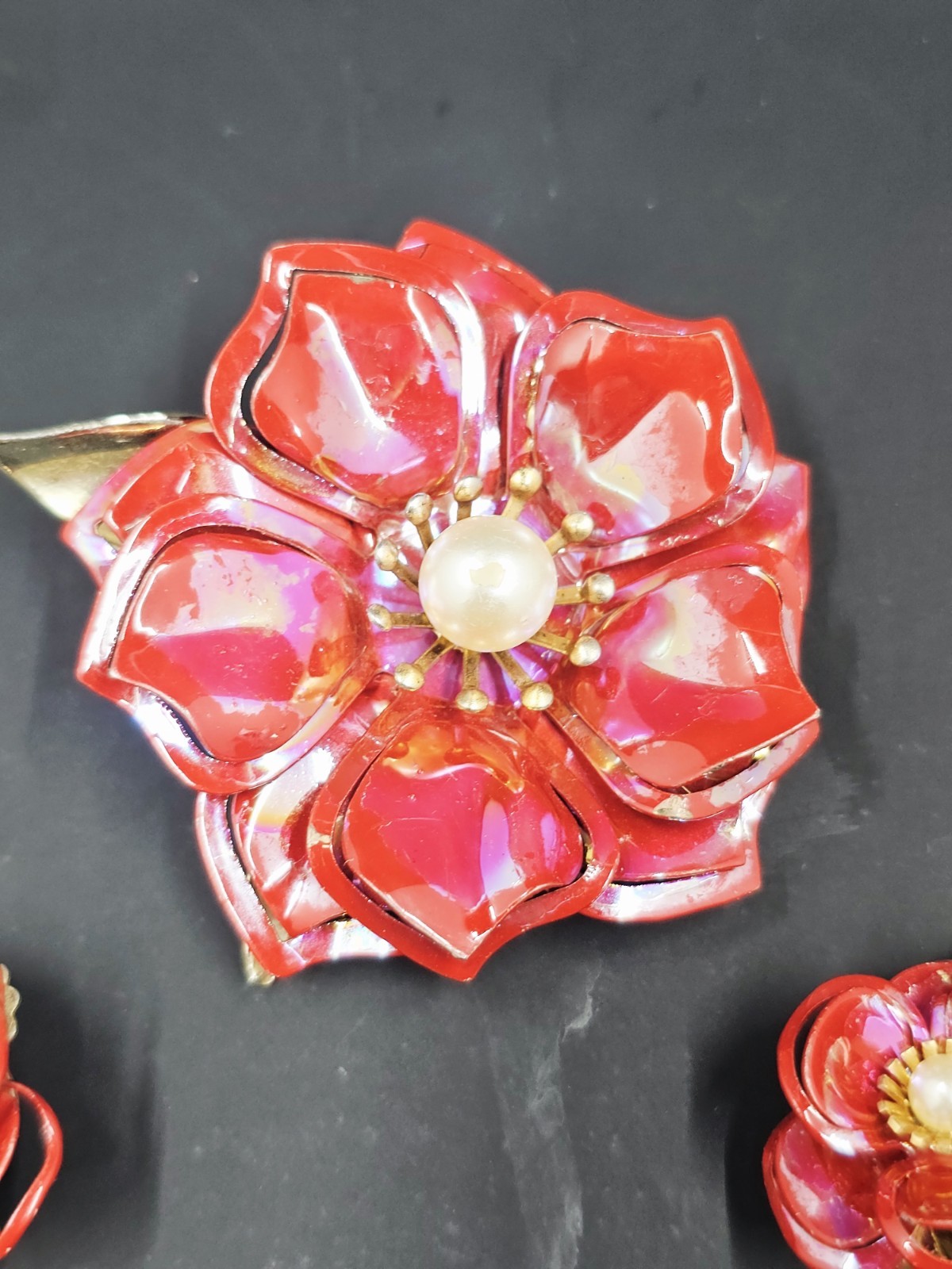 VTG Red Iridescent 3D Flower W/ Goldtone Accent Brooch & Clip-On Earring Set