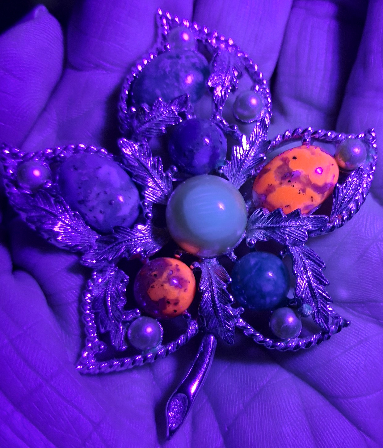 Vtg 1968 UV Glow SARAH COVENTRY Fantasy Brooch Silver Leaf Multicolor 3″ x 2.25″