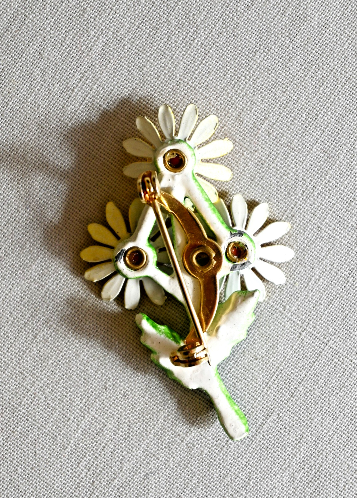 Vintage 1970s Enamel Yellow Daisy Flower Floral Botanical Brooch Retro Pin