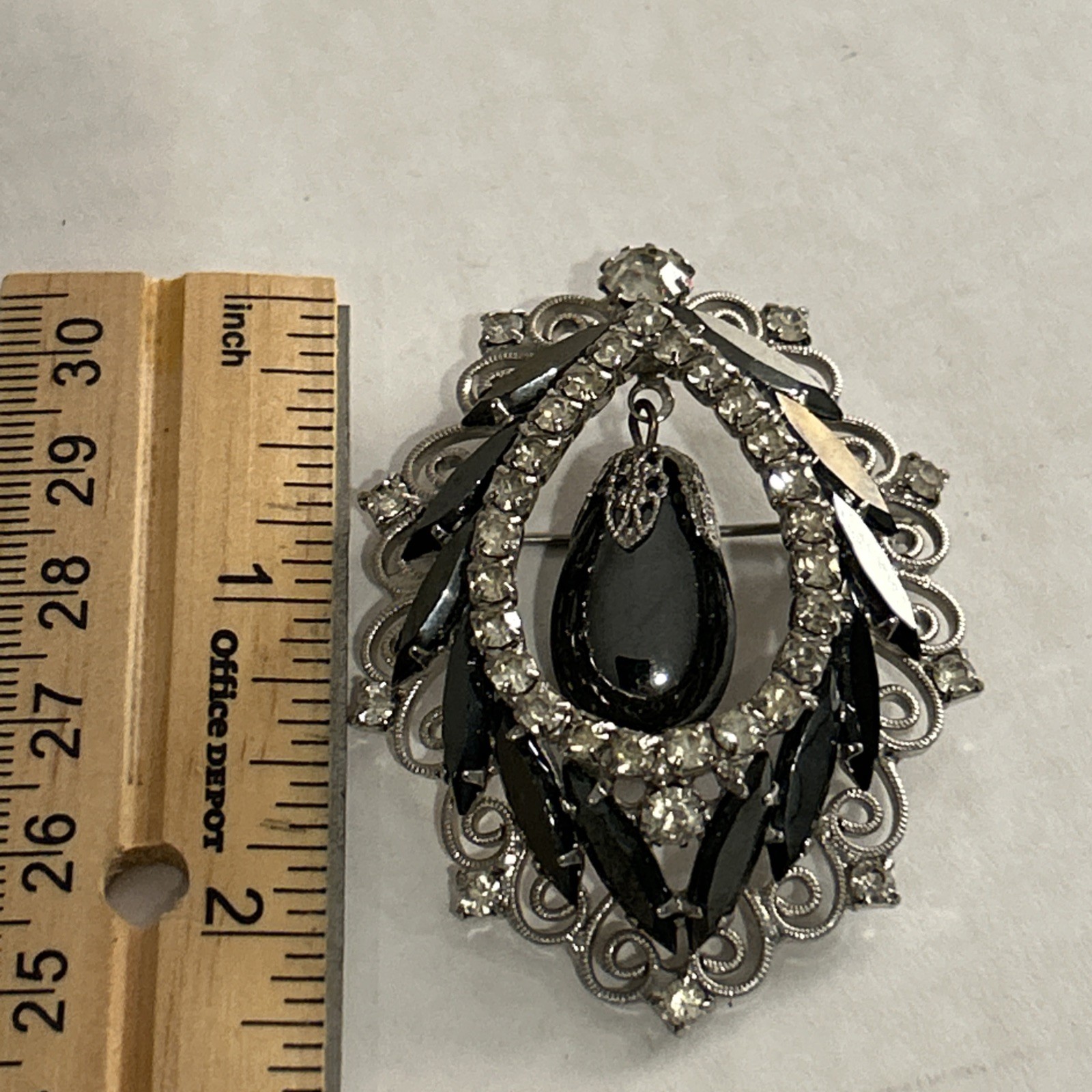 Vintage Juliana (DeLizza & Elster) hematite and rhinestone dangle brooch