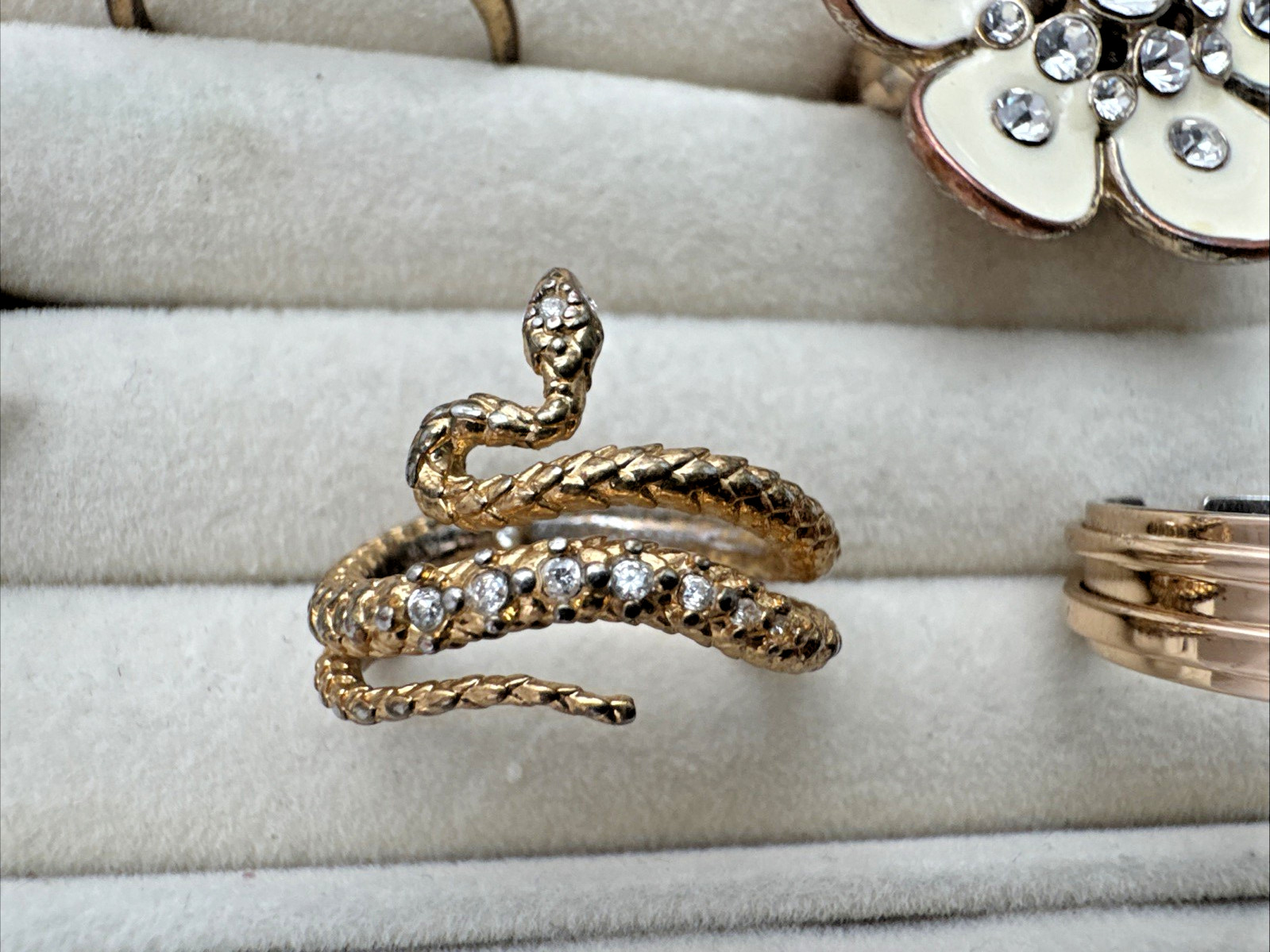 VTG-now Gold RINGS Jewelry Lot Chunky 90s 2000s Y2K boho owl snake flower glitzy
