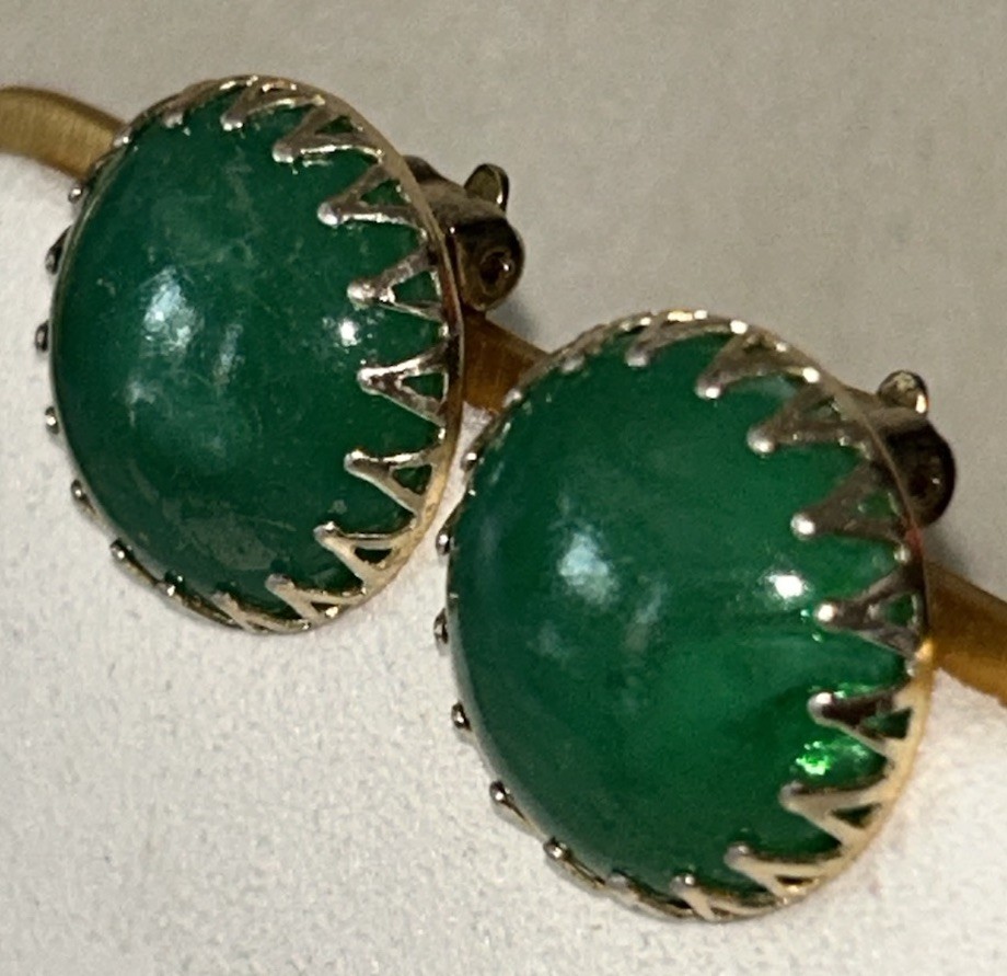 Vintage Hong Kong Green Lucite Cabochon Clip Earrings Gold Tone Faux Jade 60’s