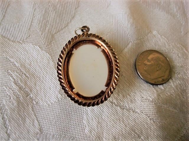 Oval Brass Tone and White Plastic Pendant With Pink and Purple Roses Transfer KJ