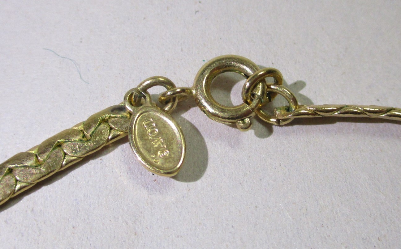 VINTAGE AVON 1978 SHY BUTTERFLY HERRINGBONE GOLDTONE NECKLACE,GREEN ENAMEL
